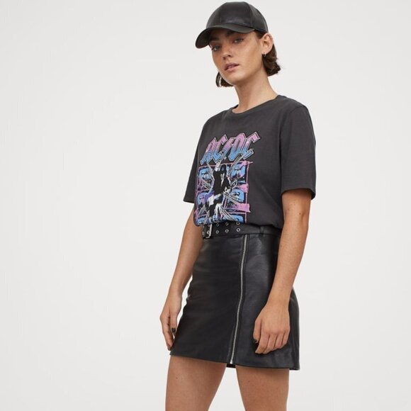 H&M Faux Leather Mini Skirt With Zipper and Belt - Picture 3 of 9